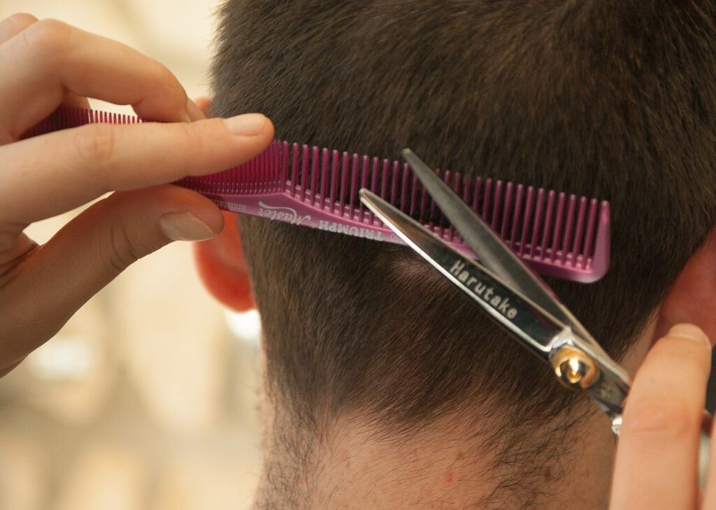 comment couper-cheveux-maison